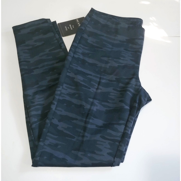Zac & Rachel Camouflage Figure-Defining Leggings - Picture 1 of 2